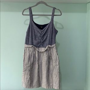 Cute one-piece pinstripe dress! 👗💙